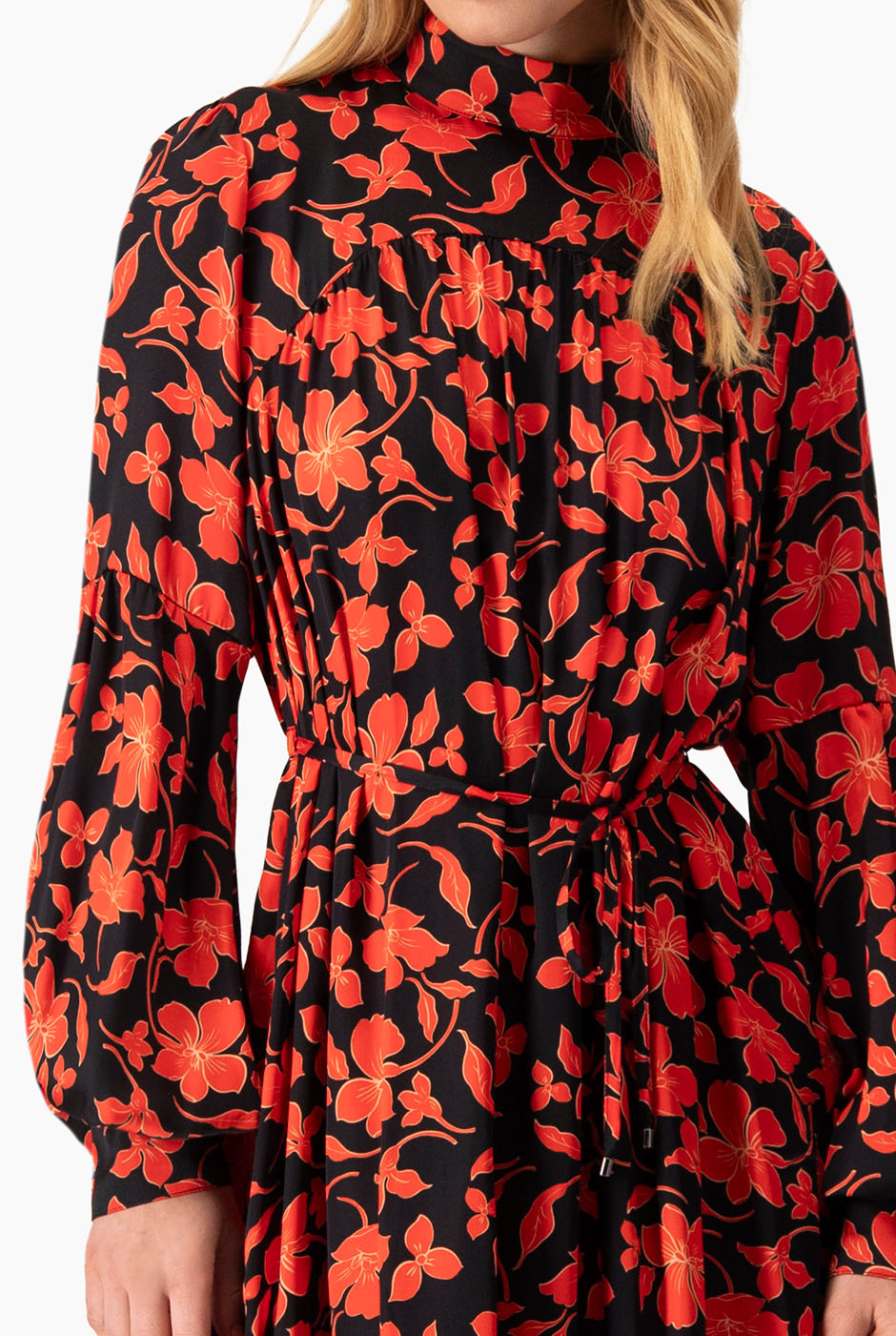 Vestido corto rojo estampado floral cuello alto