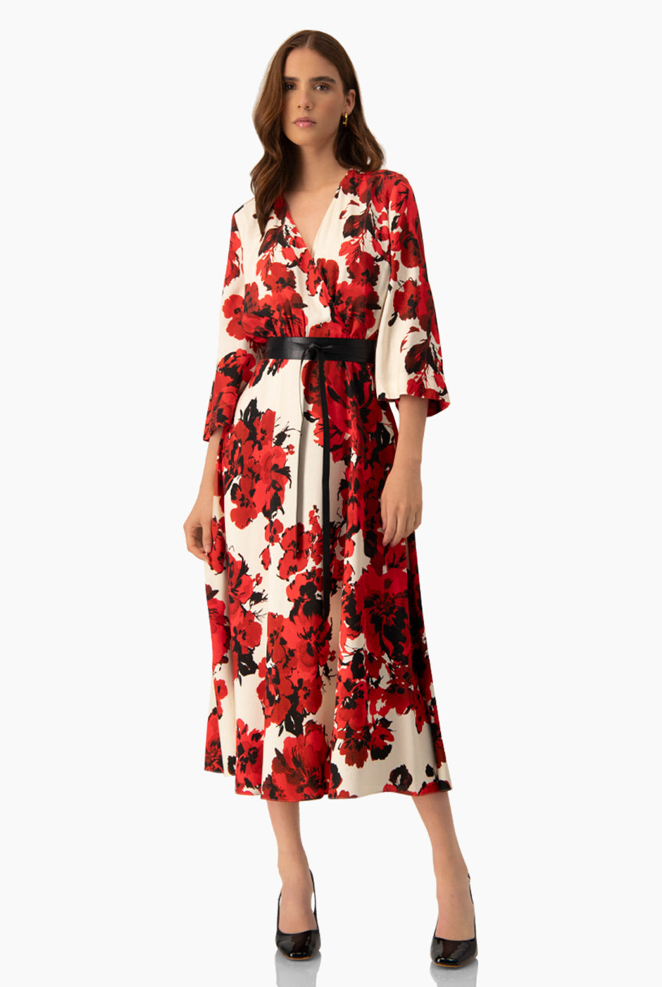 Vestido largo con estampado floral rojo y negro, escote en V