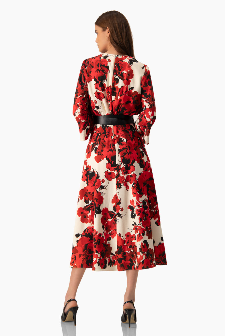 Vestido largo con estampado floral rojo y negro, escote en V