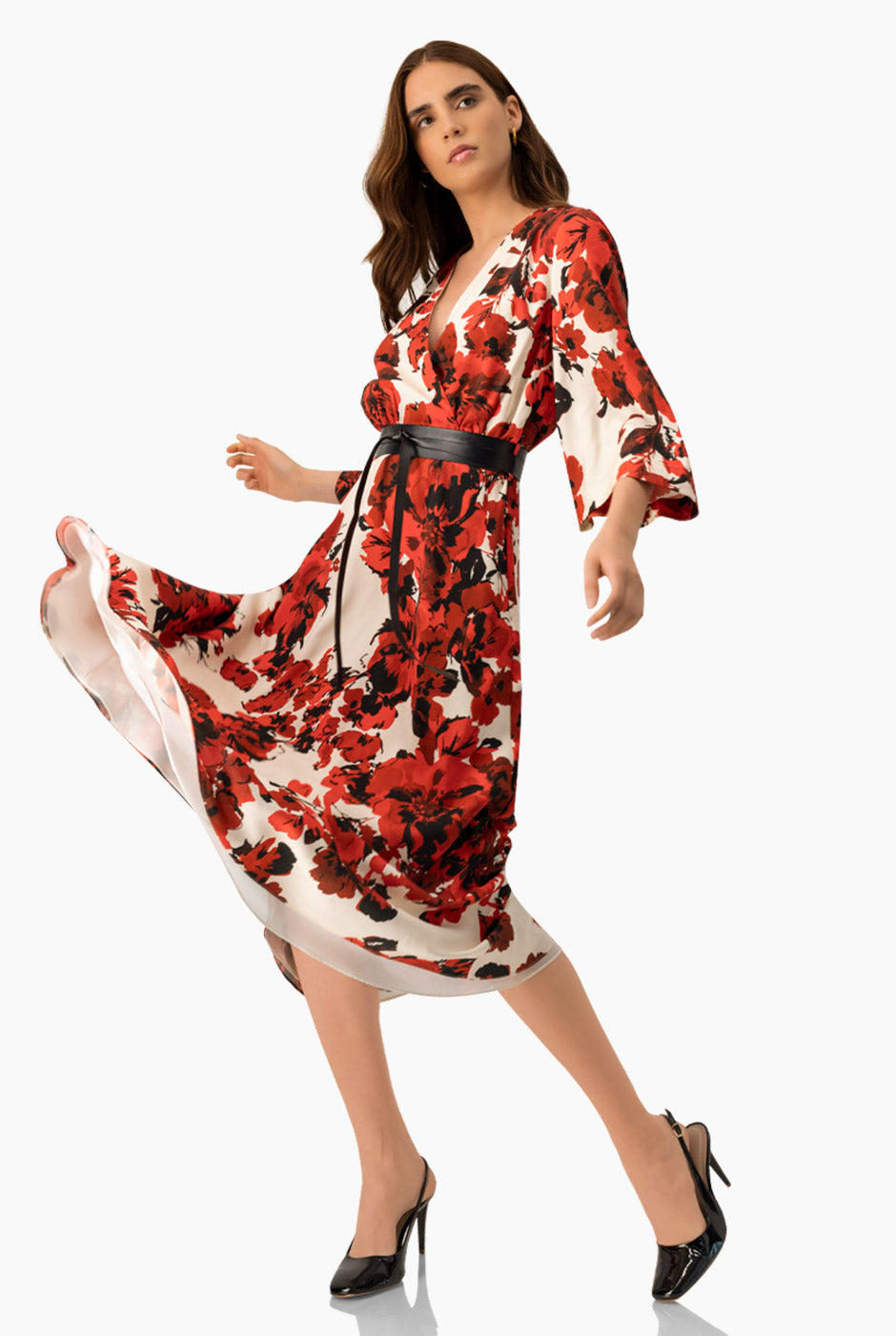 Vestido largo con estampado floral rojo y negro, escote en V