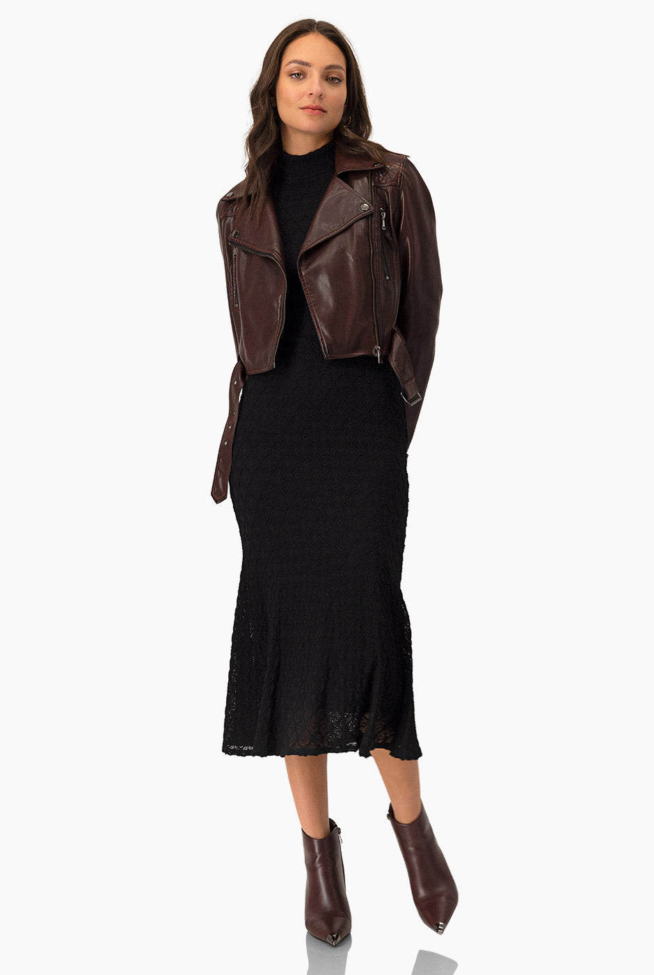 Vestido midi negro sin mangas con encaje y cuello alto