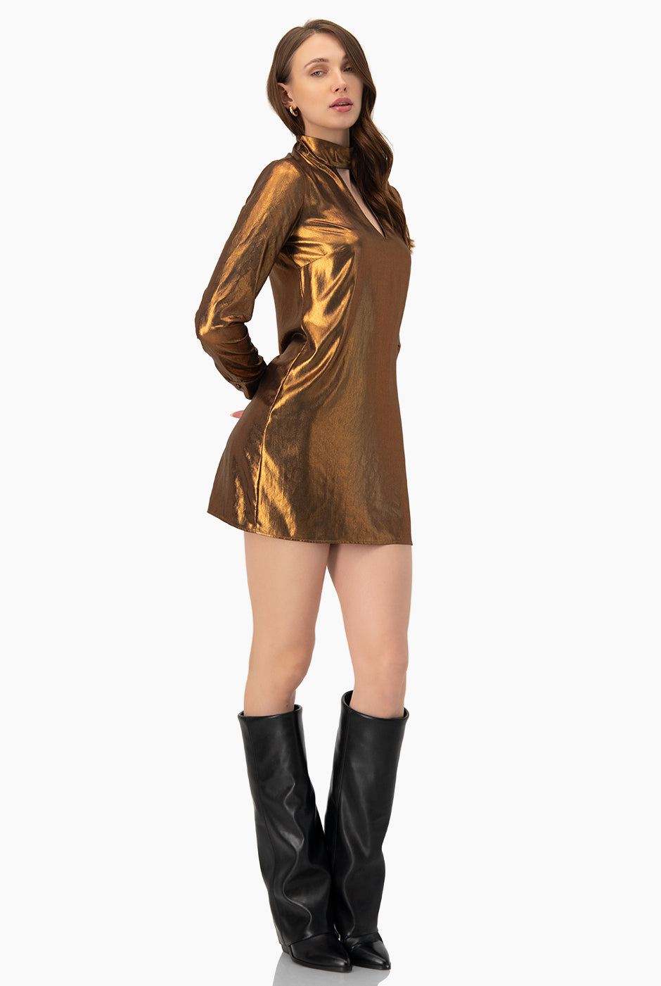 Vestido corto cobre con escote tipo gota y manga larga