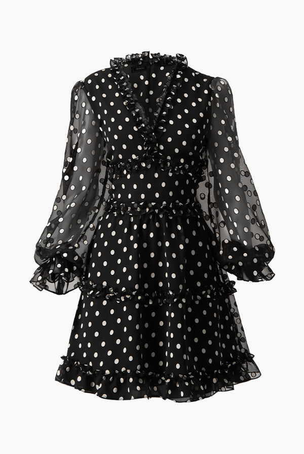 Vestido corto y manga larga amplia