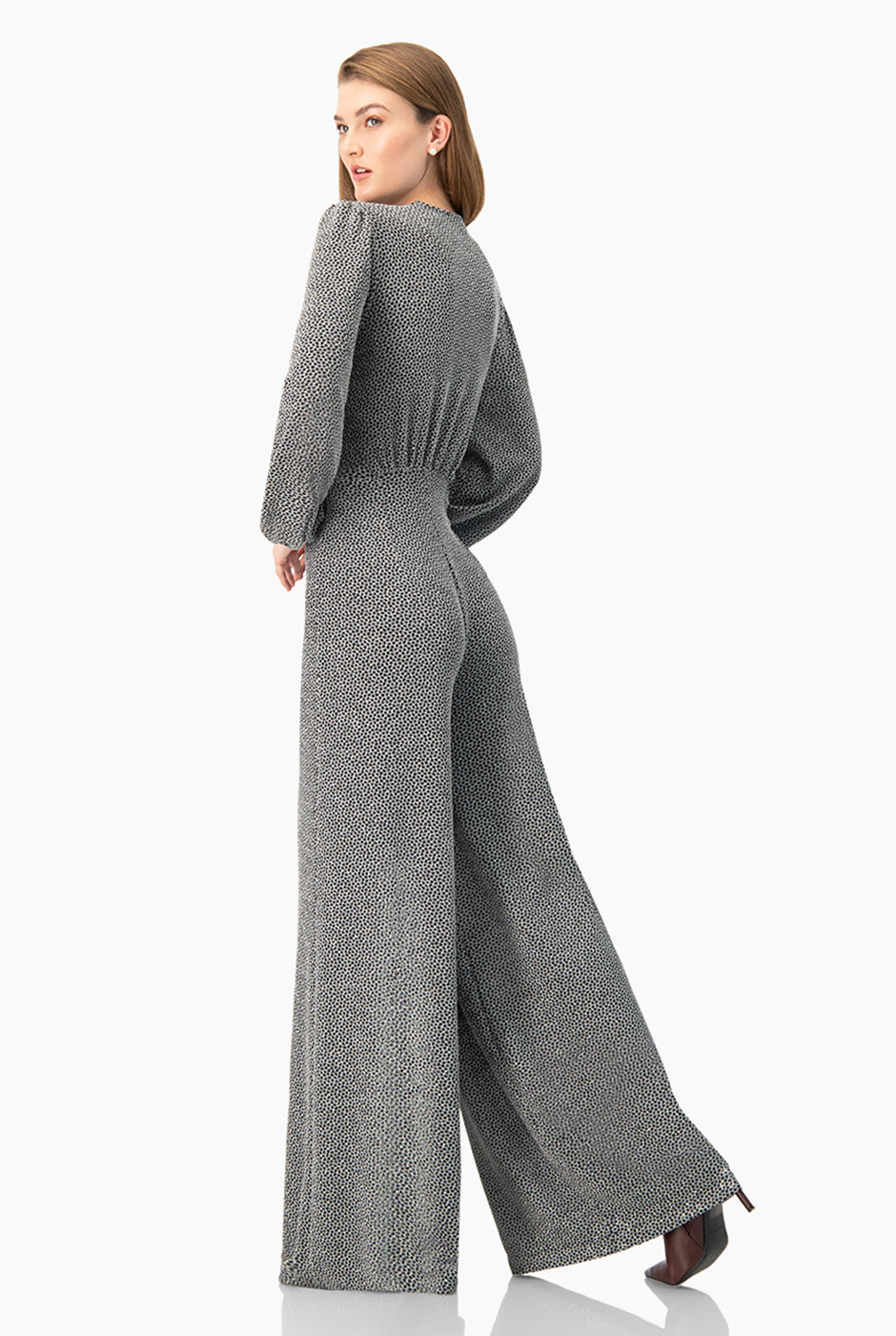 Jumpsuit plata con escote en V y mangas largas