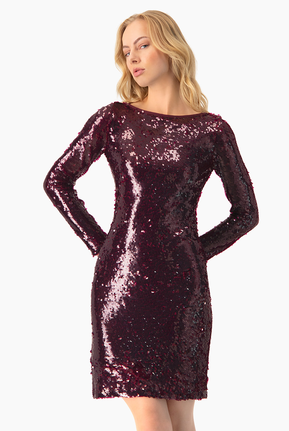 Vestido recto corto vino con lentejuelas y manga larga