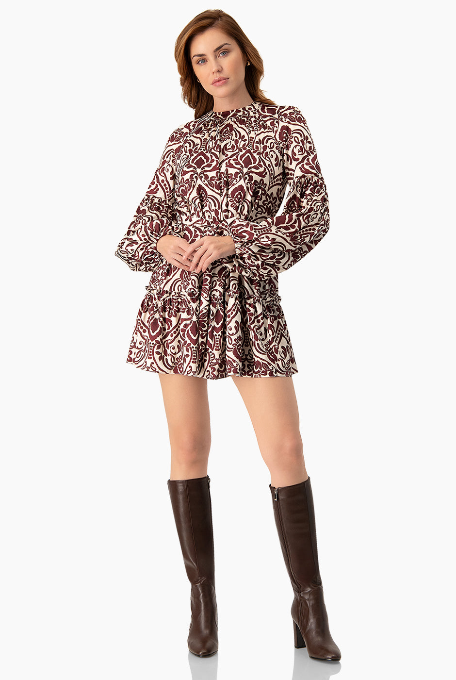 Vestido corto estampado vino con manga larga y cuello redondo