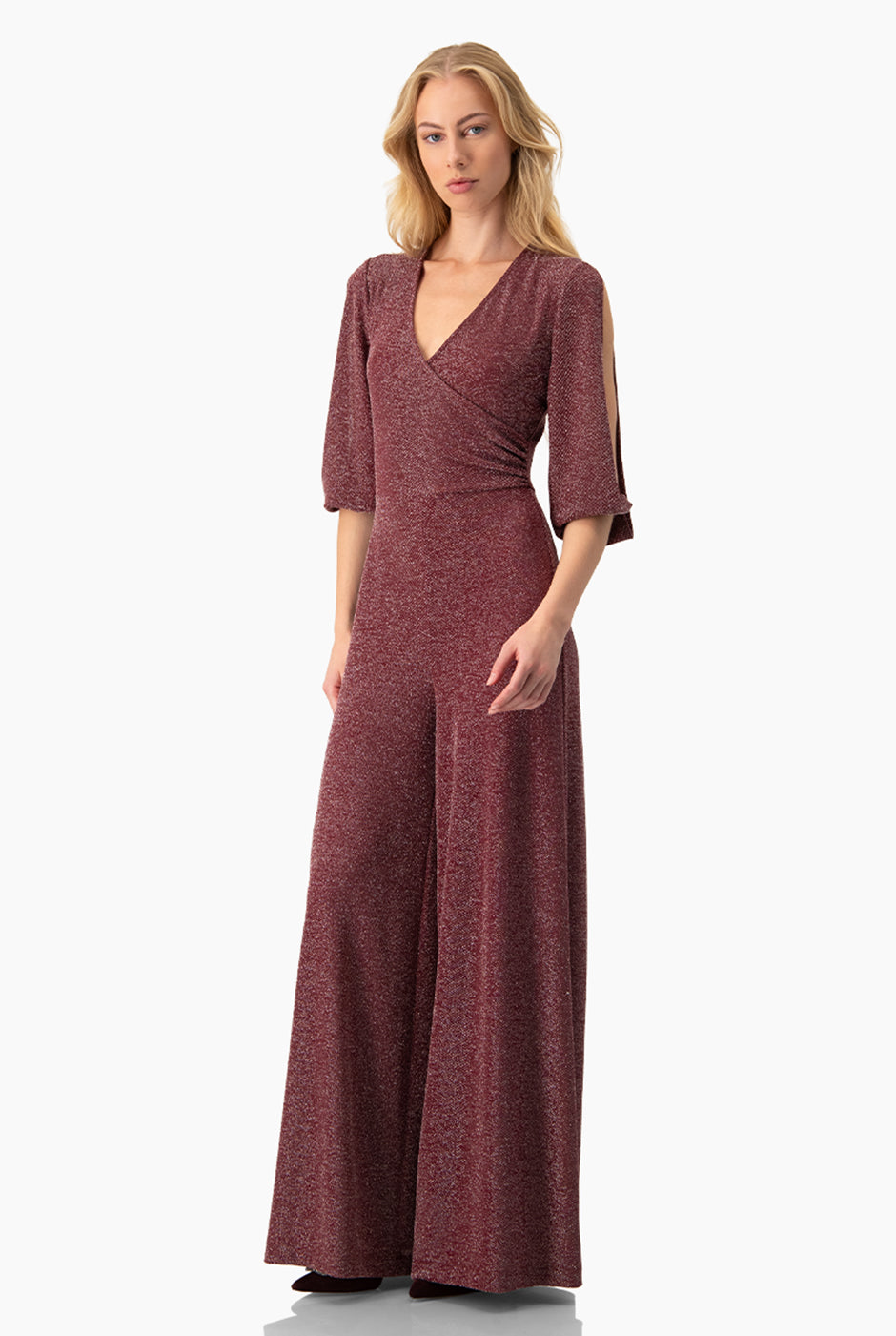 Jumpsuit vino con escote en V y mangas tres cuartos