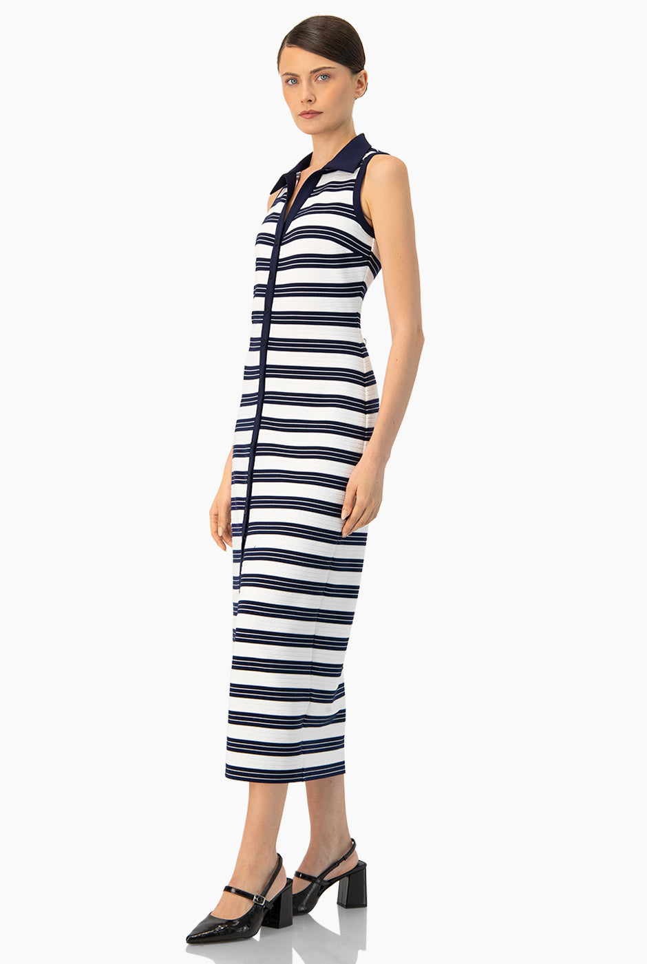 Vestido largo rayado sin mangas azul marino con escote en V