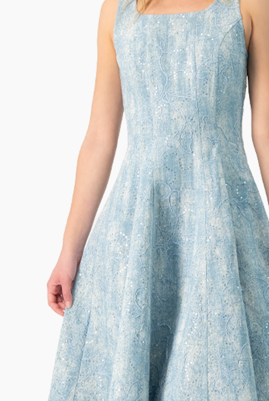 Vestido midi azul de escote cuadrado sin mangas