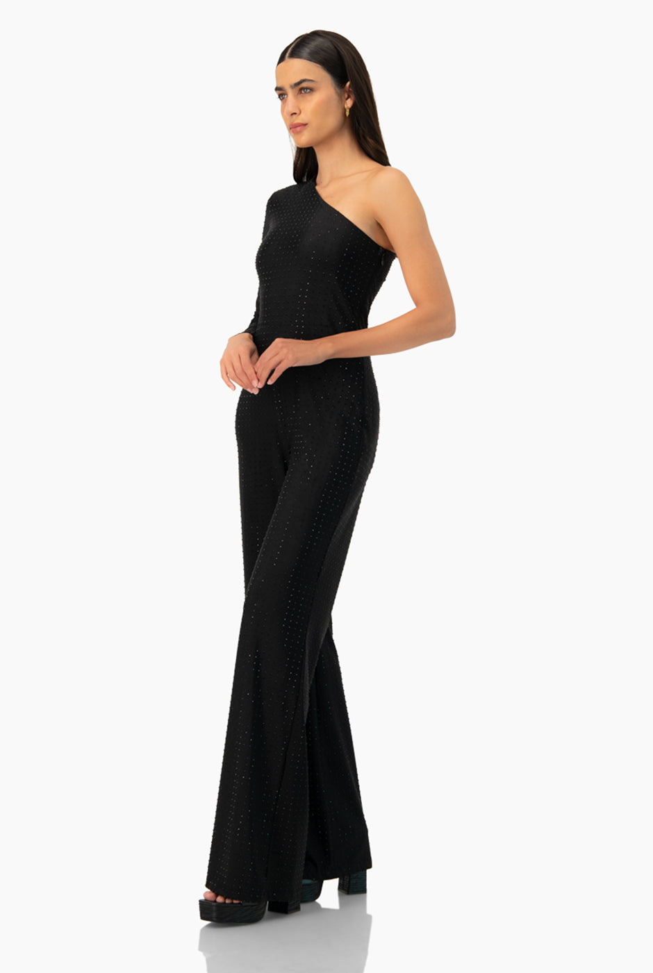 Jumpsuit negro de pierna amplia con manga larga y cinturón