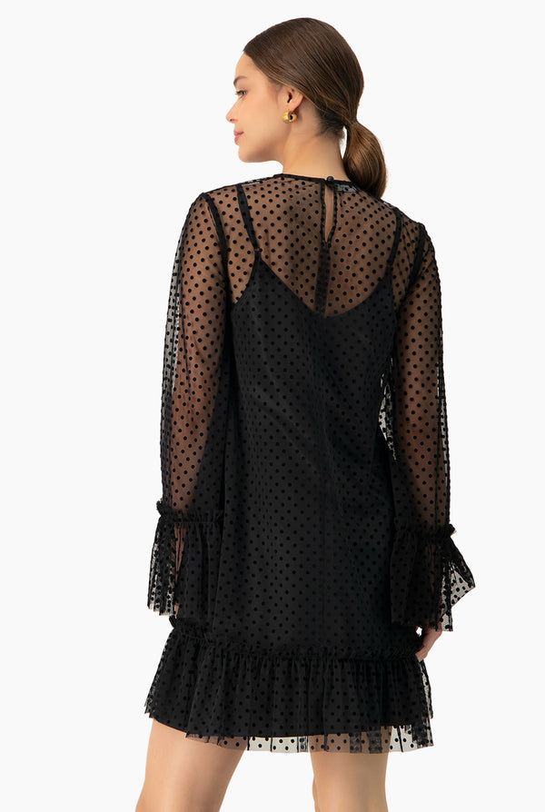 Vestido corto de manga larga amplia