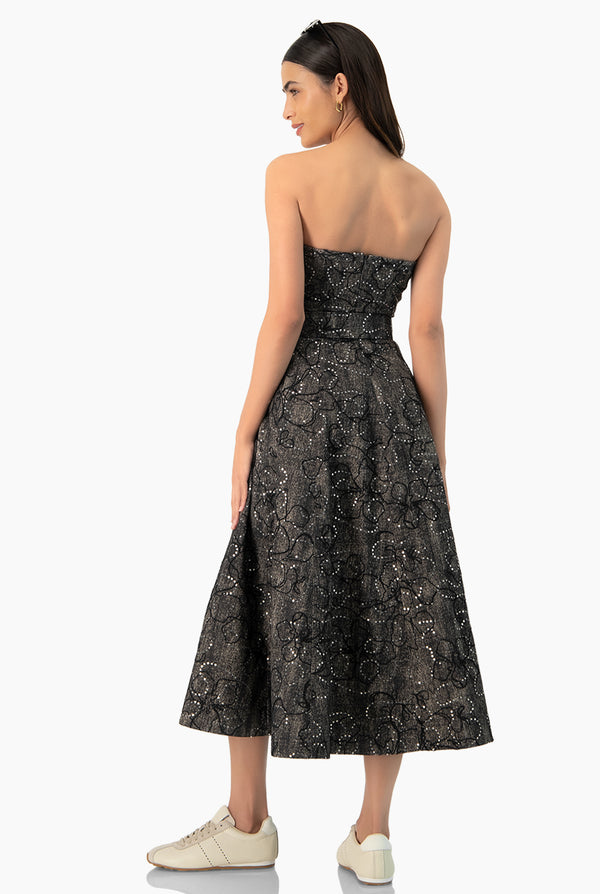 Vestido midi strapless