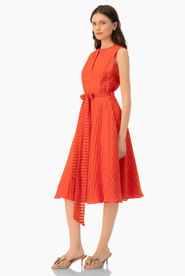 Vestido en linea A con cinta