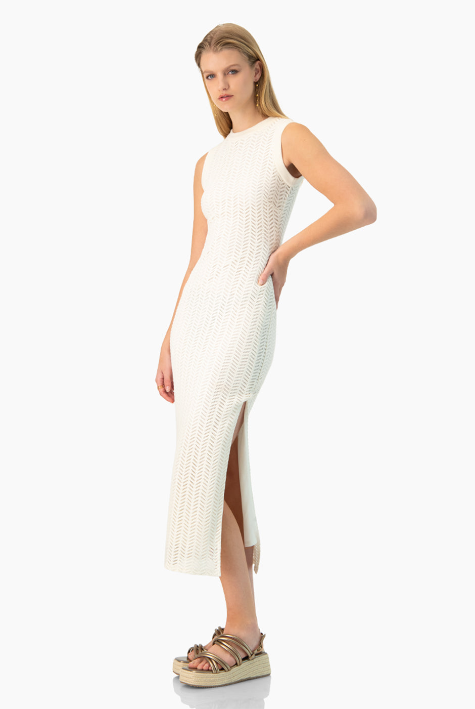 Vestido largo tejido marfil con abertura lateral
