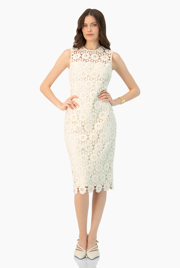 Vestido corto en tono marfil