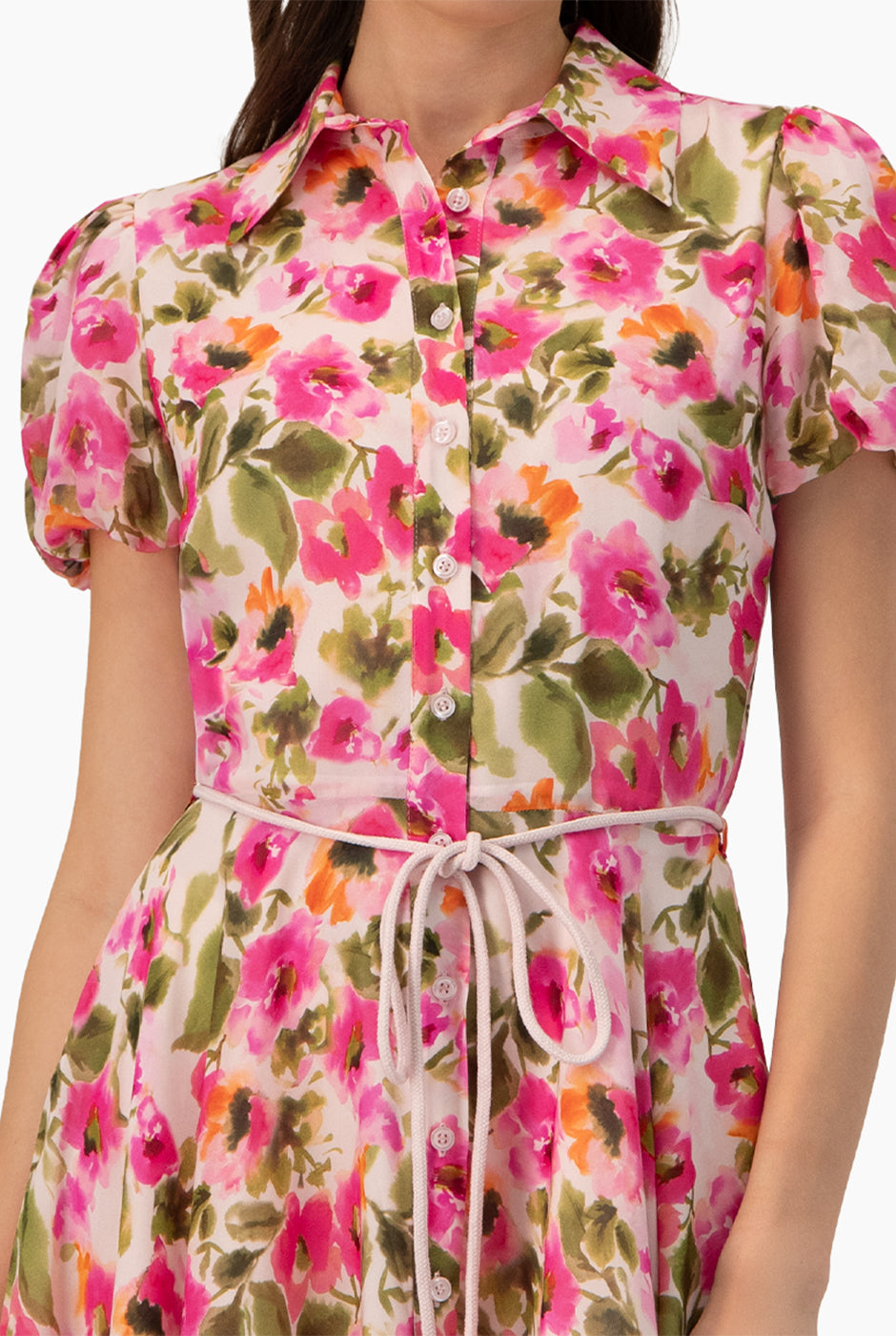 Vestido corto camisero multicolor con botones y cinta en cintura
