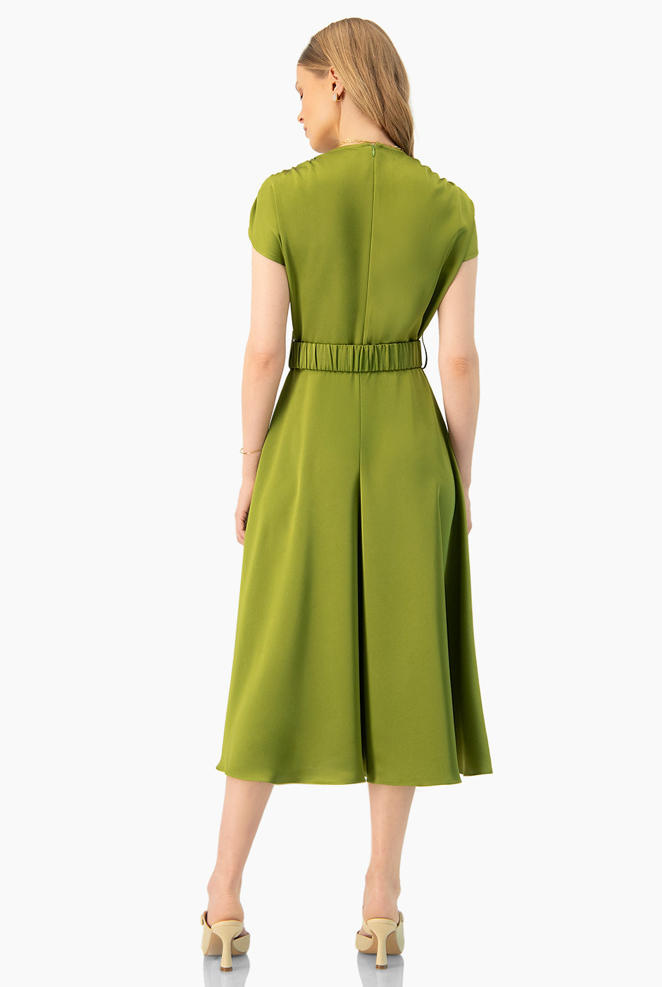 Vestido midi verde con escote en V y cinturón