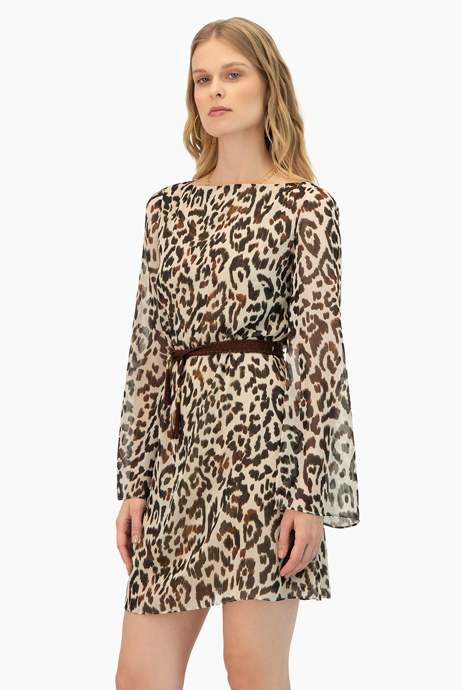 Vestido corto café con estampado animal print y cinta