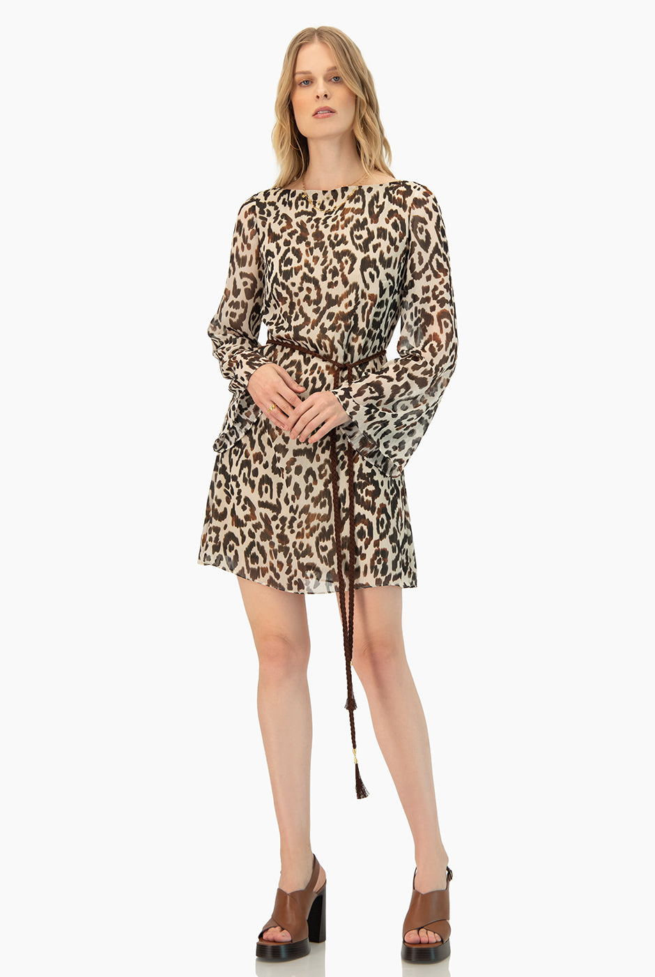 Vestido corto café con estampado animal print y cinta