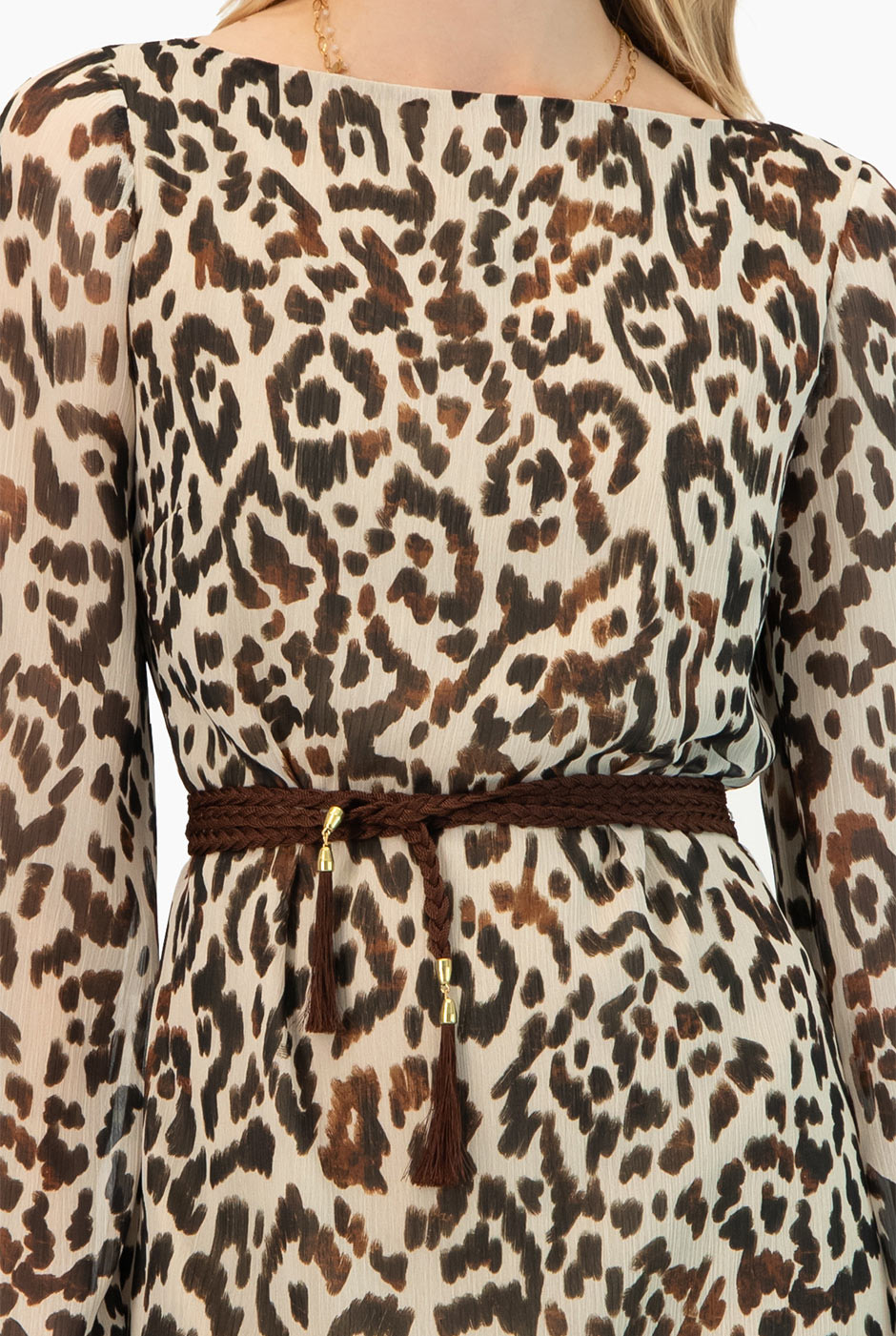 Vestido corto café con estampado animal print y cinta
