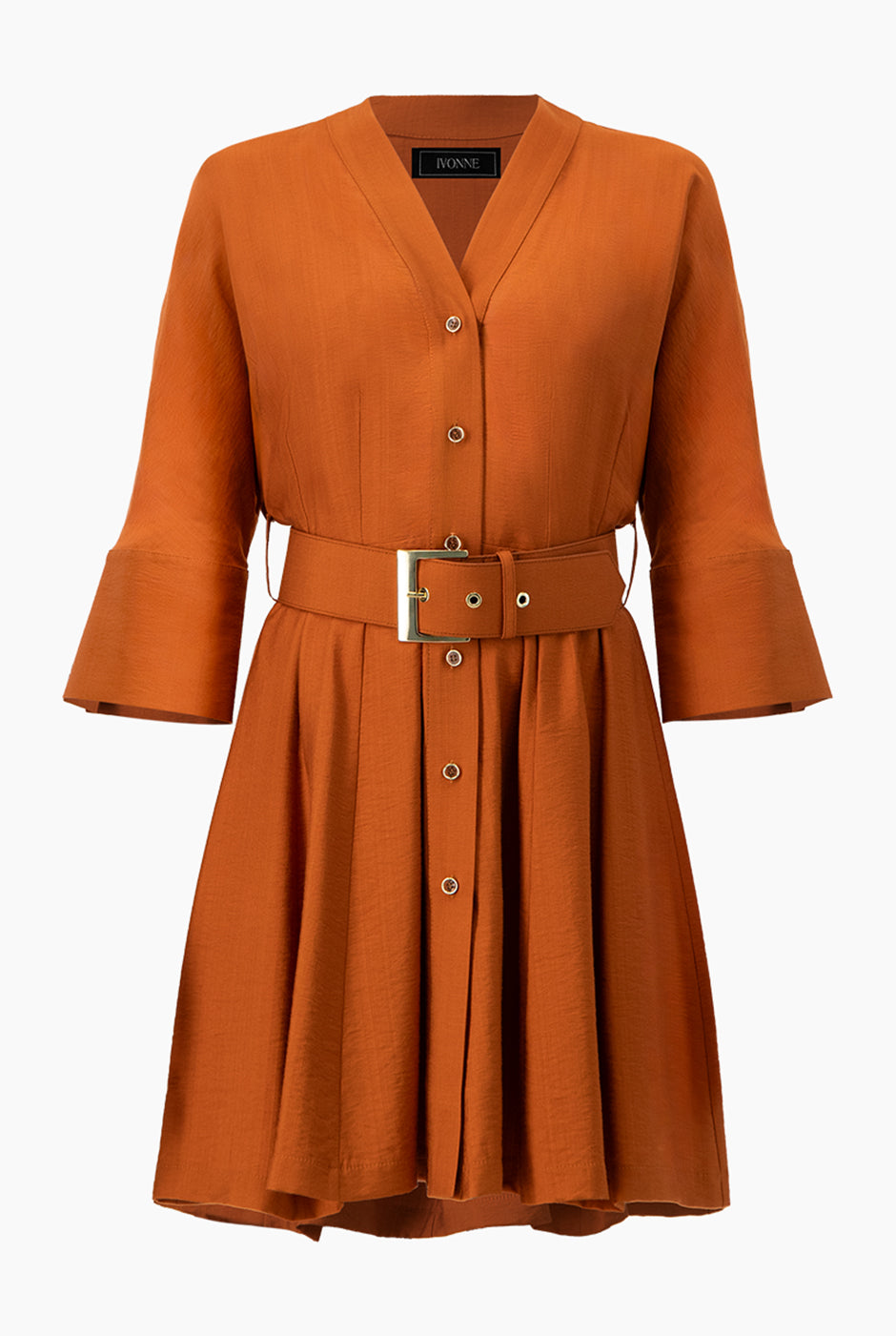 Vestido corto línea A café con cinturón y botones frontales