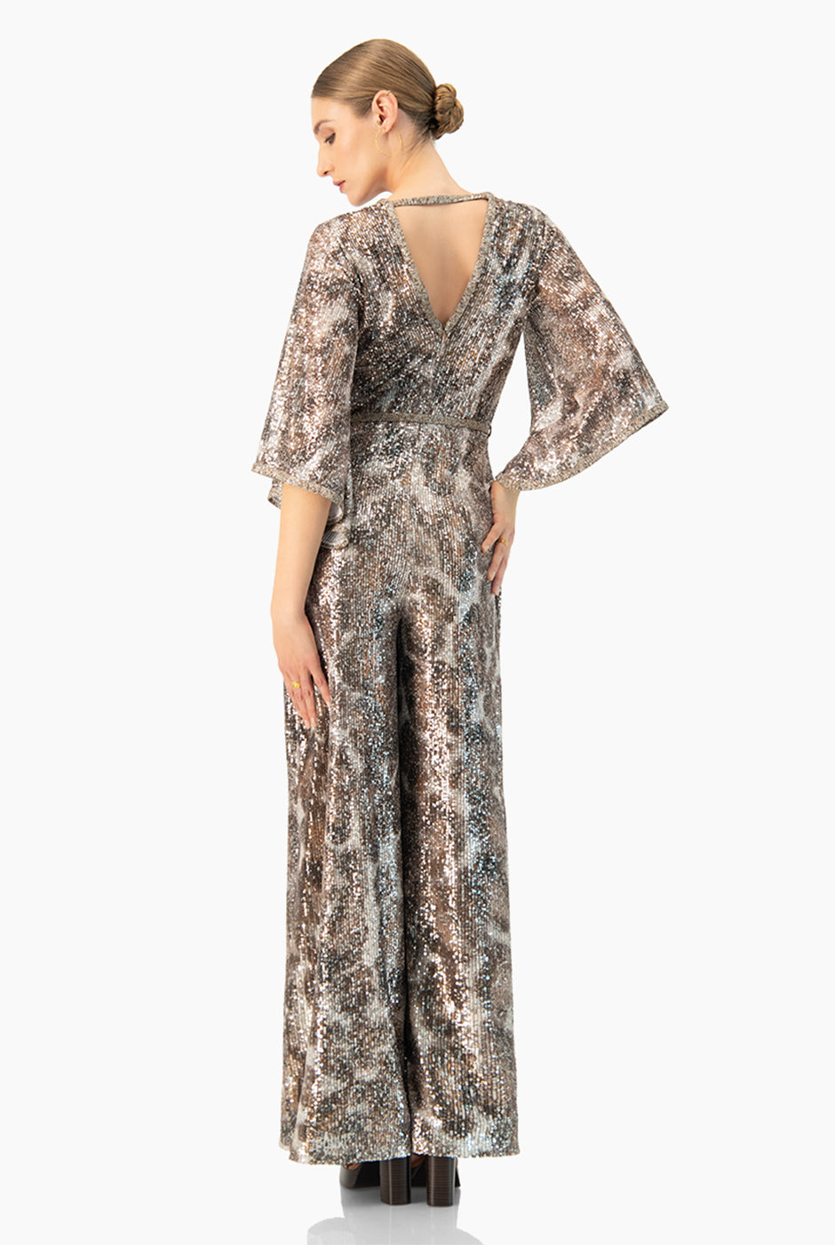 Jumpsuit cobre de lentejuelas con escote en V y manga larga