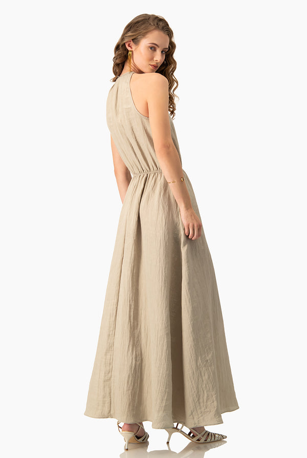 Vestido largo en tono arena