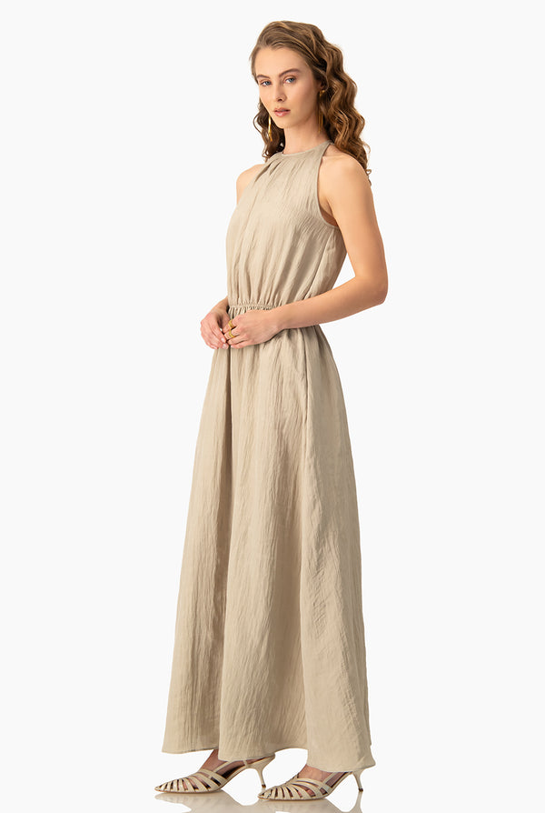 Vestido largo en tono arena