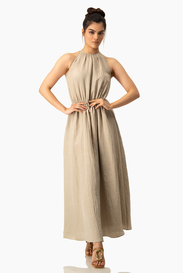 Vestido largo en tono arena