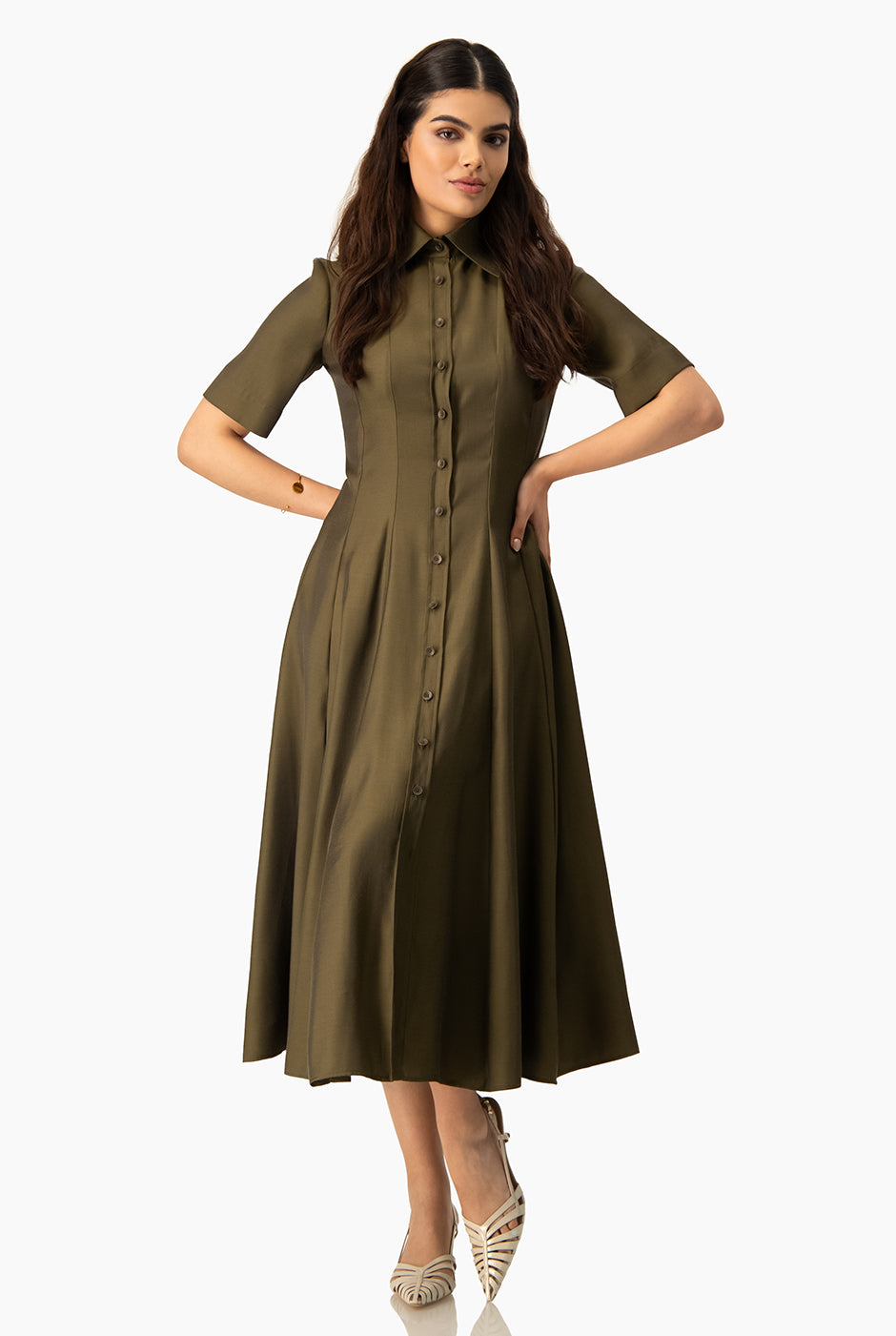 Vestido camisero midi verde olivo con botones y mangas cortas