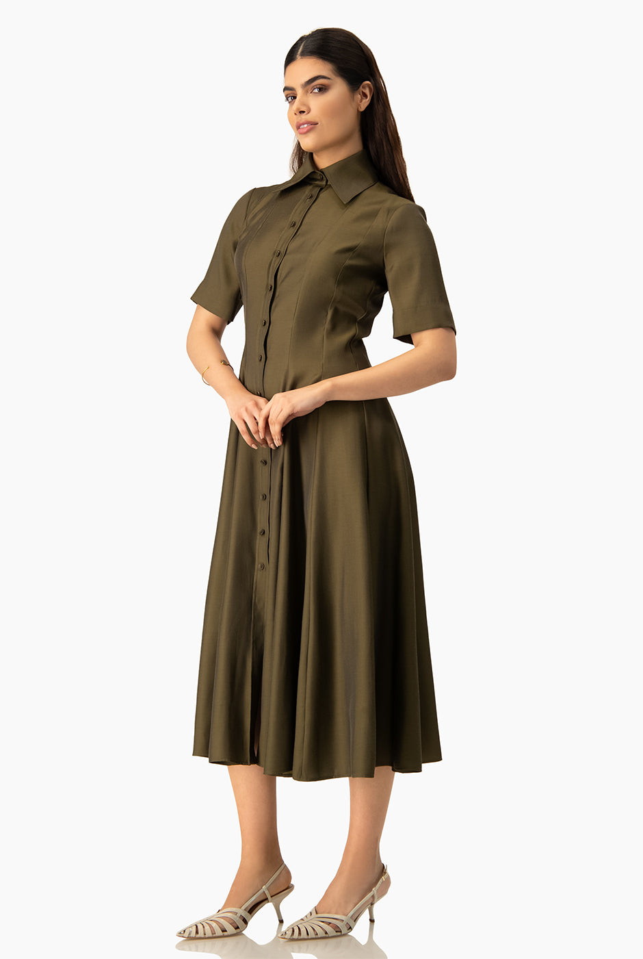 Vestido camisero midi verde olivo con botones y mangas cortas