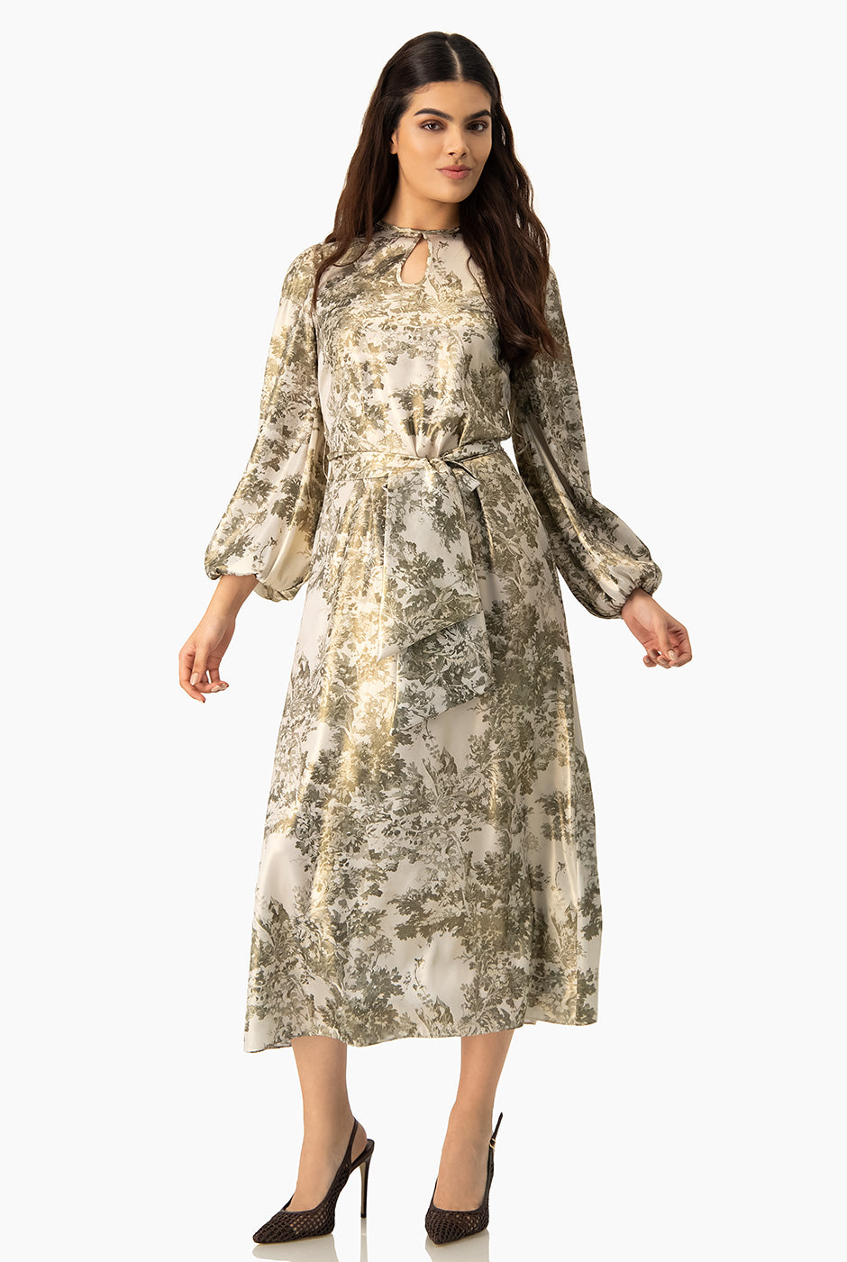 Vestido largo verde olivo con estampado floral y escote de gota