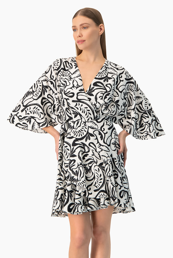 Vestido corto manga tipo murcielago