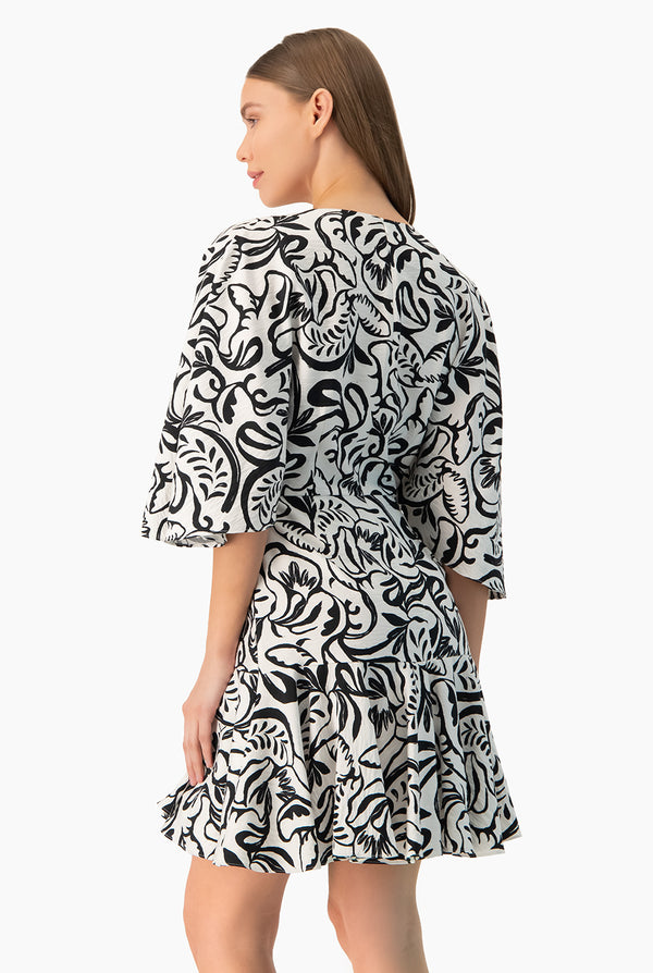 Vestido corto manga tipo murcielago