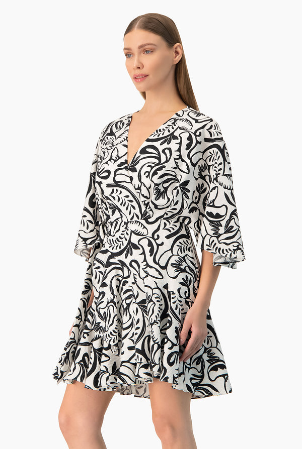 Vestido corto manga tipo murcielago
