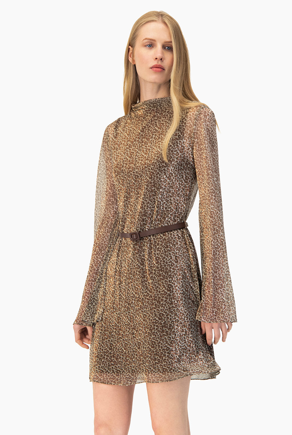 Vestido corto Ivonne café con estampado animal print y mangas campana