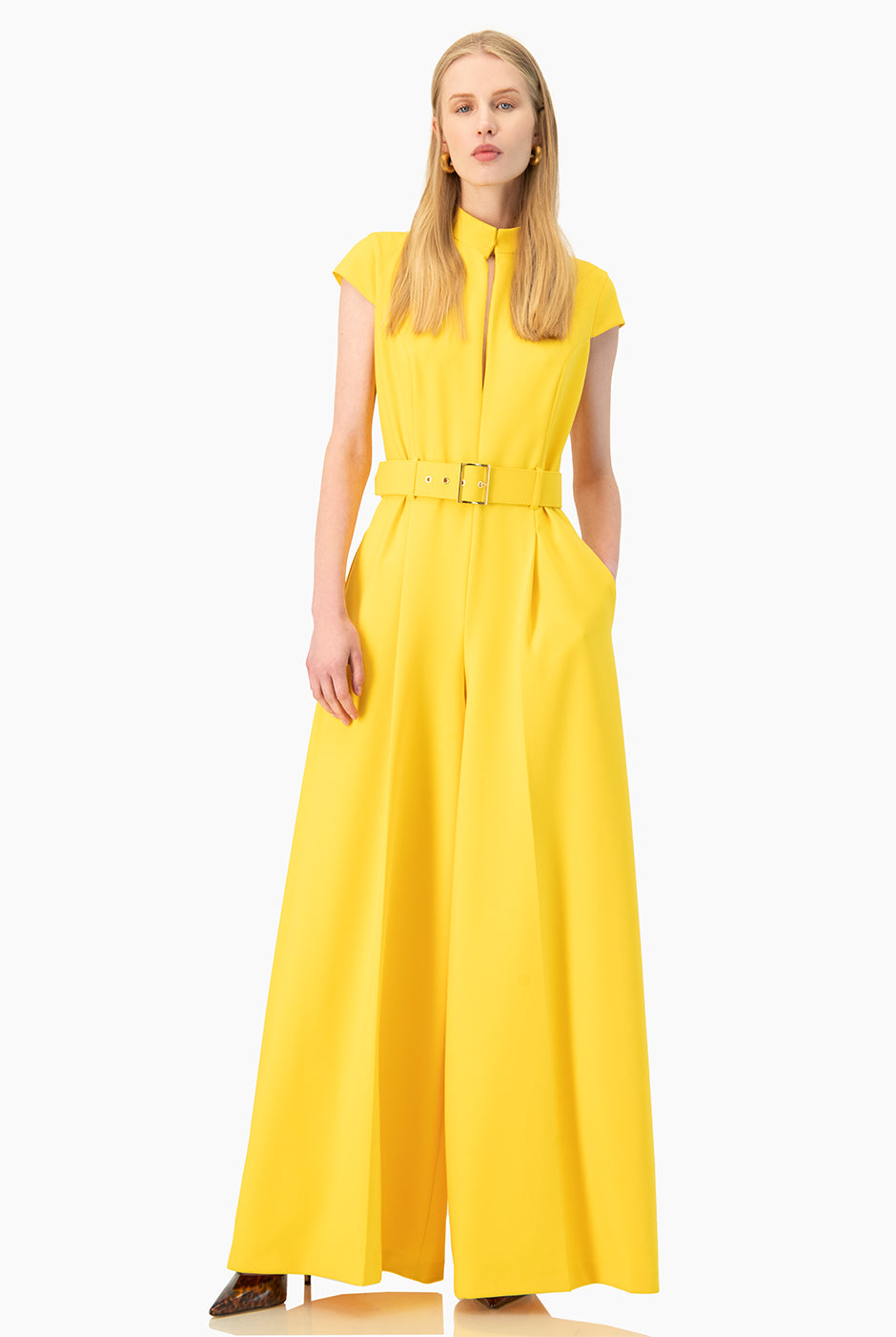 Jumpsuit Ivonne amarillo con cinturón y escote