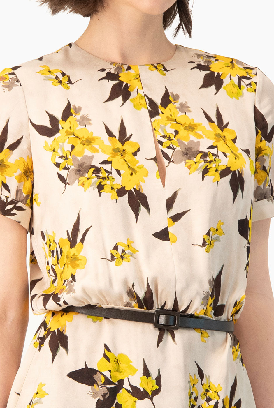 Vestido corto Ivonne con estampado floral y cinturón delgado