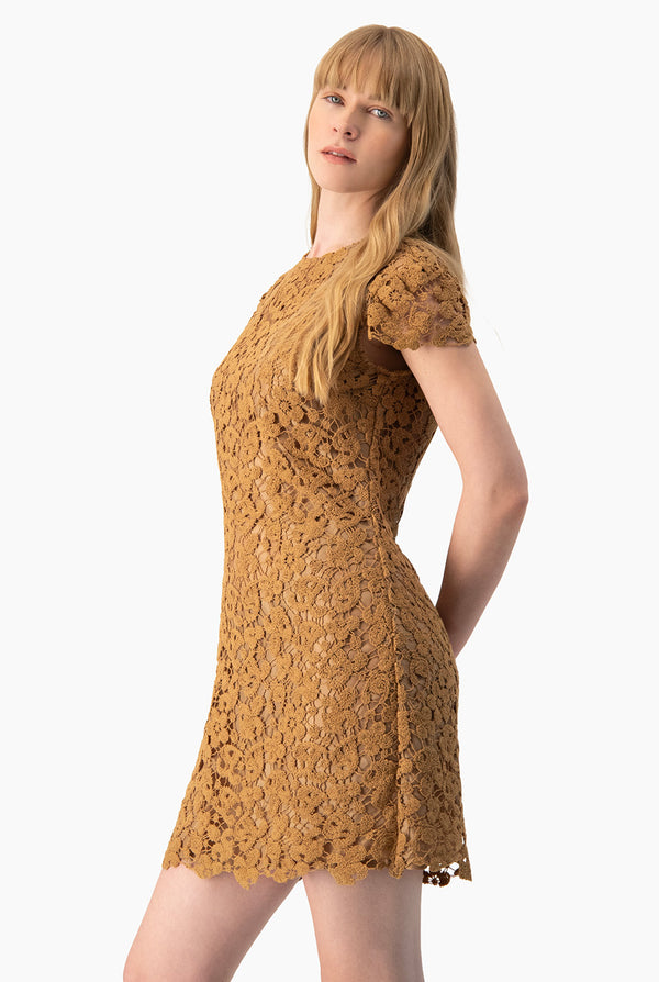 Vestido corto Ivonne de manga corta