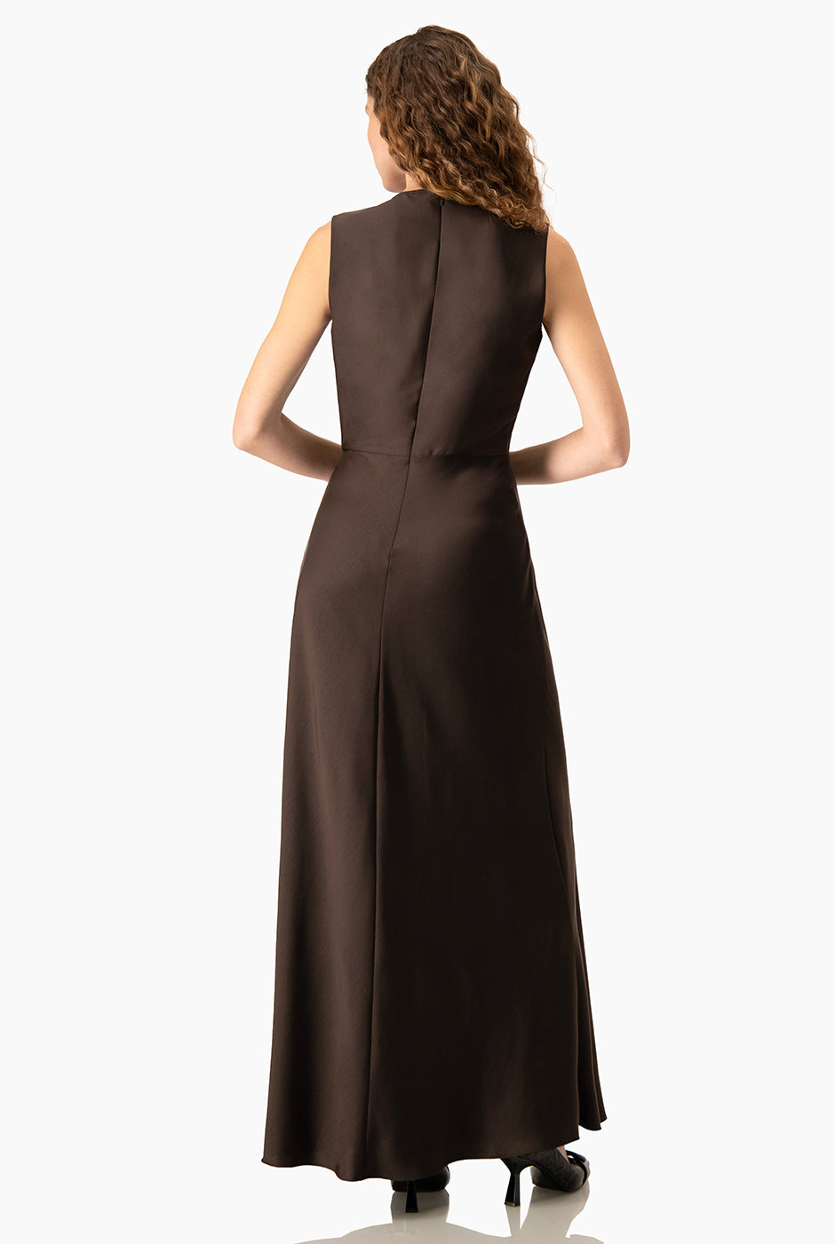 Vestido largo Ivonne sin mangas color café con escote tipo gota
