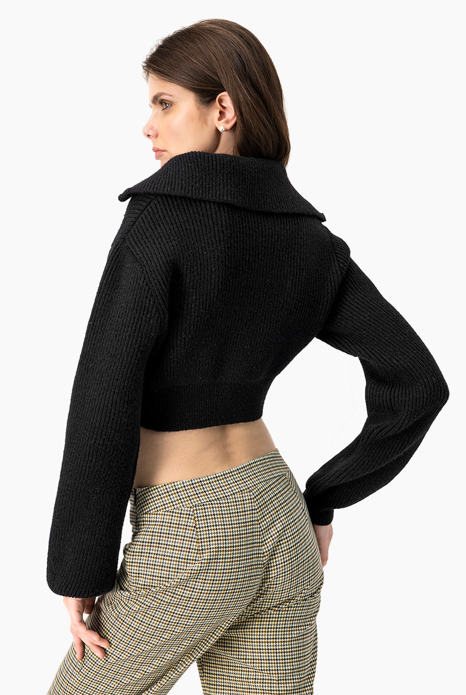 Cárdigan negro con cierre frontal y mangas largas