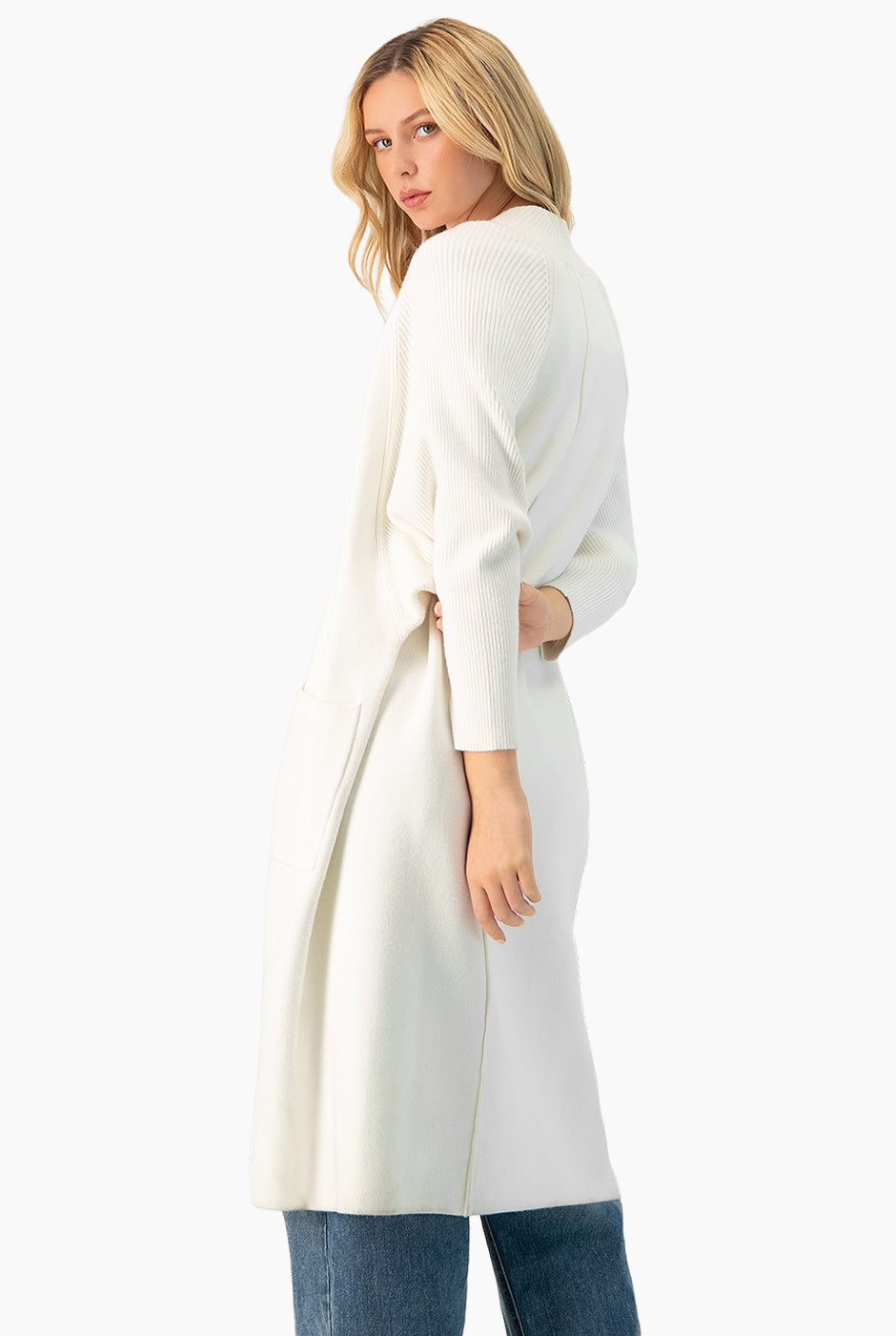 Cárdigan largo tejido blanco con bolsillos delanteros