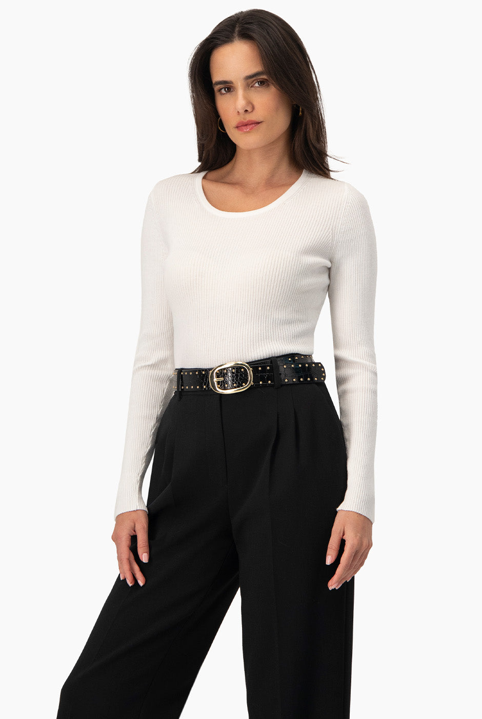 Suéter blanco acanalado con cuello redondo y manga larga