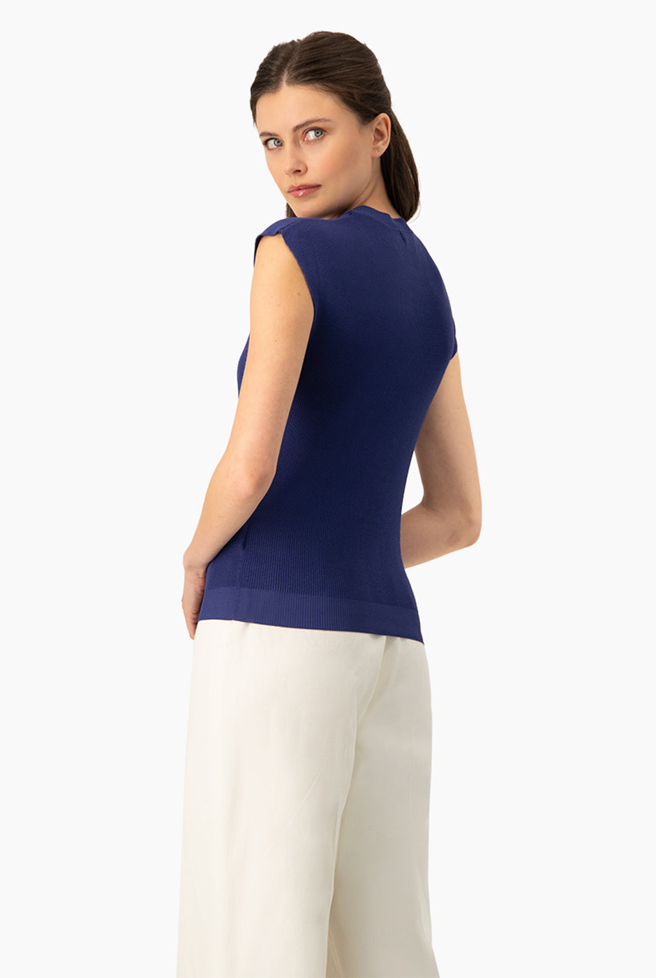 Pullover azul ligero sin mangas, tejido de punto fino