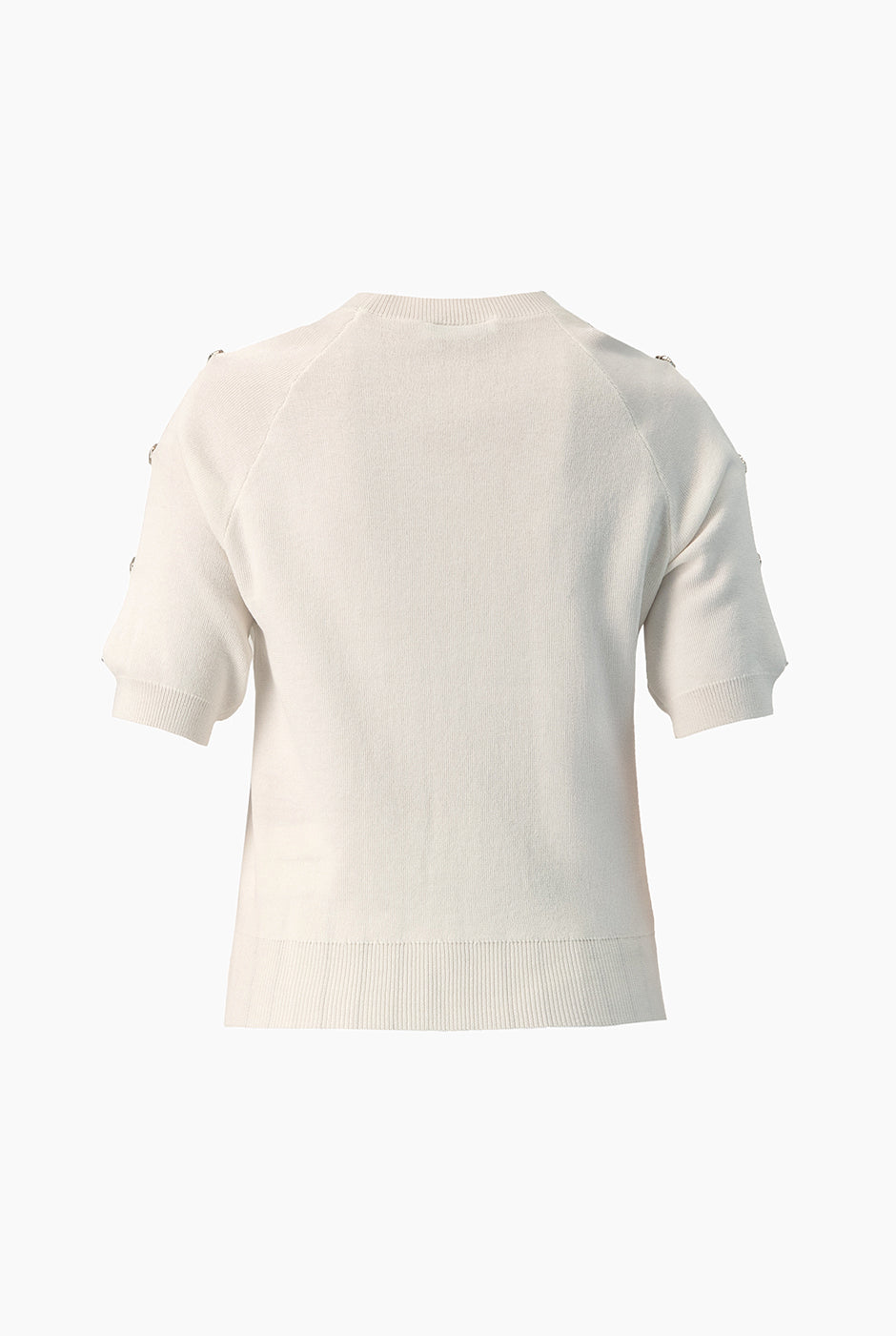Suéter blanco con botones metálicos y manga 3/4