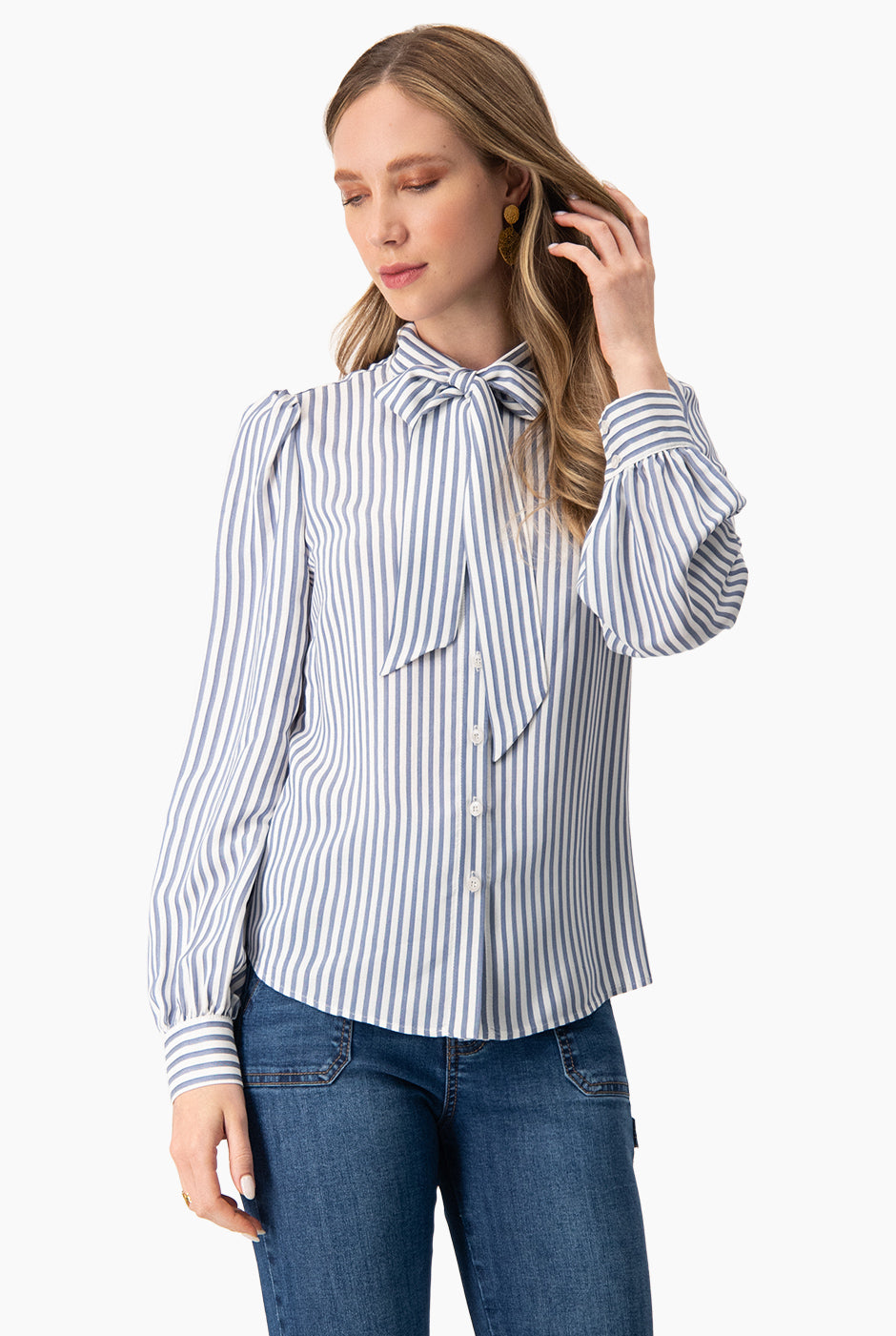 Camisa rayada con cinta en cuello