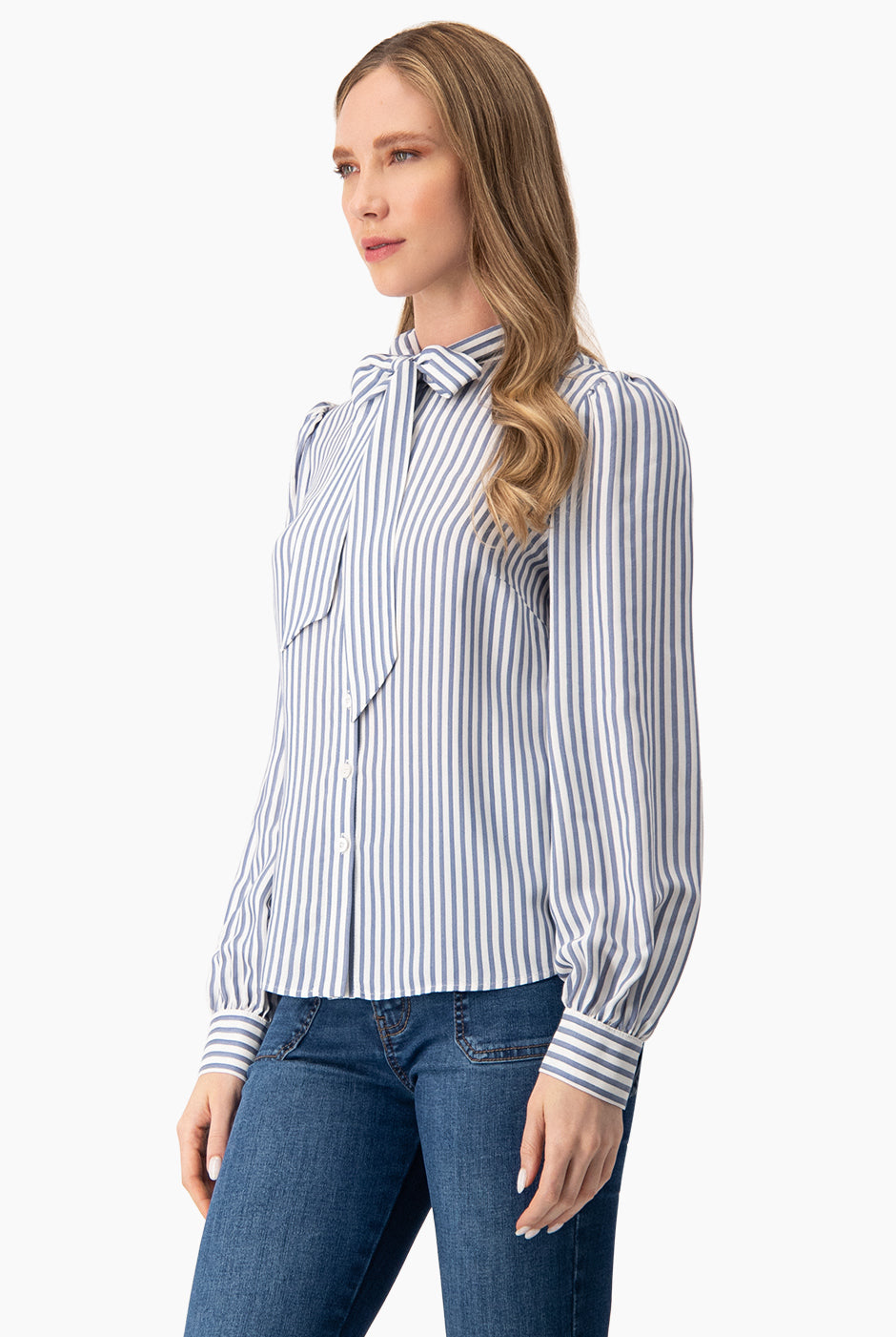 Camisa rayada con cinta en cuello