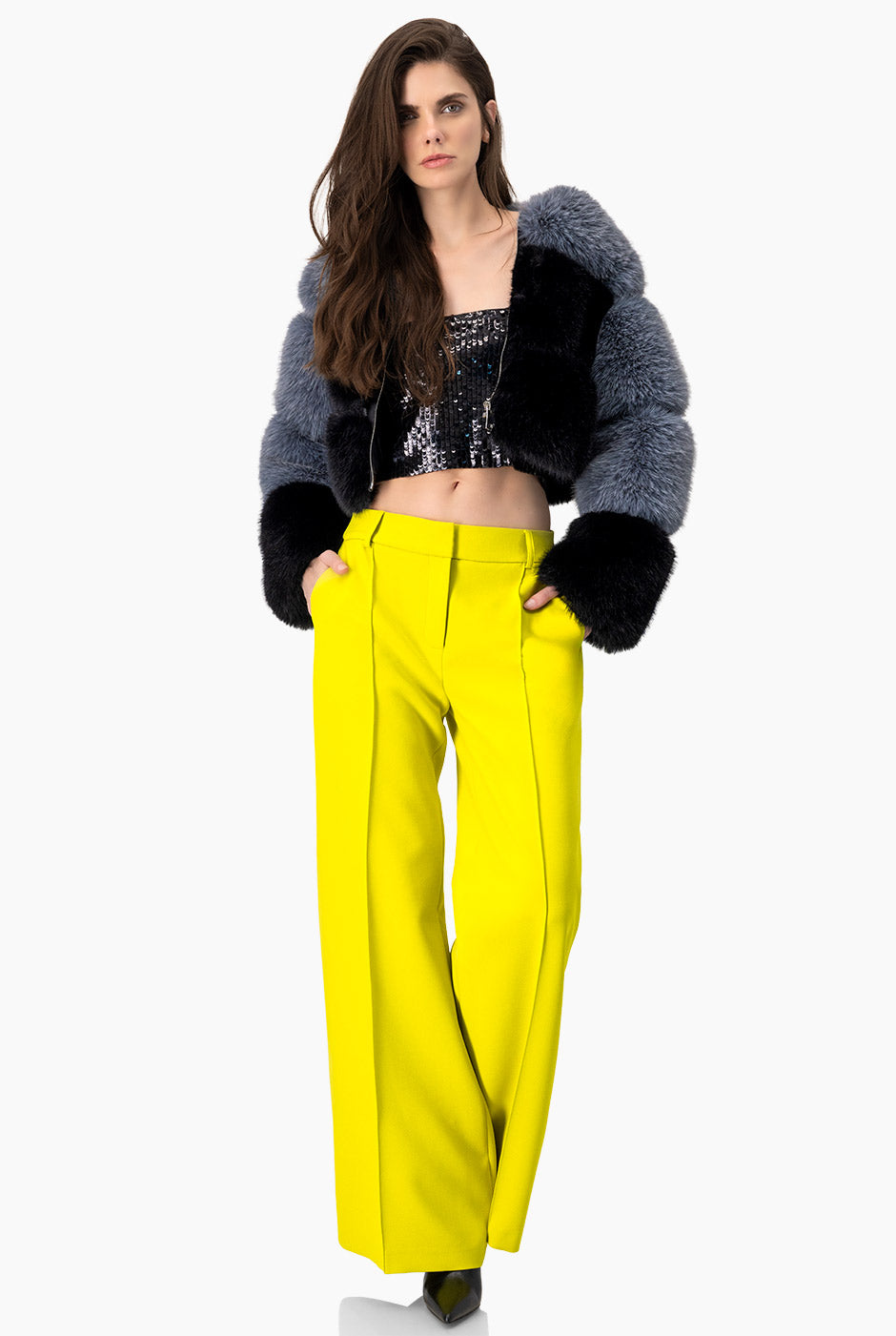 Abrigo corto de pelo sintético bicolor con cremallera frontal