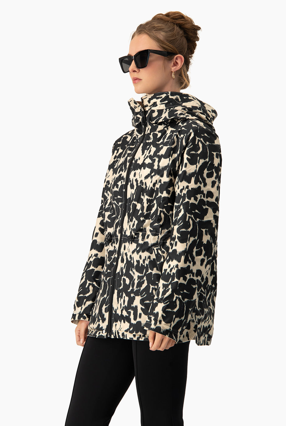 Chamarra rompevientos reversible con estampado animal y color liso
