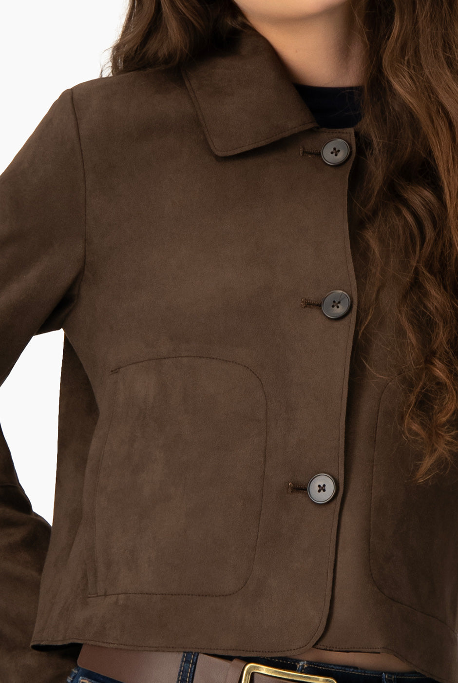 Chaqueta Basic Suede café con botones y bolsillos